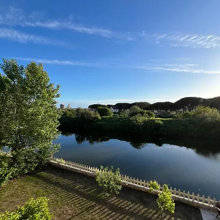 Sunnyside Private Riverside Villa *