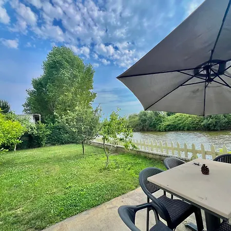 Sunnyside Private Riverside Villa *